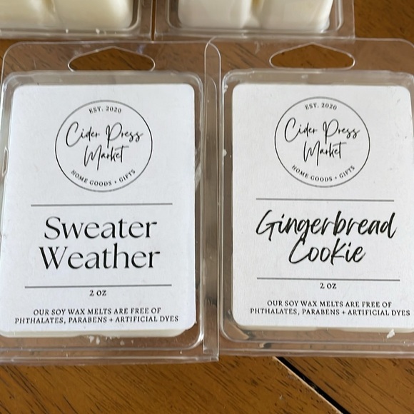 NWT Soy Wax melts. Lot of 4. 3-sweater weather/1 gingerbread cookie. Cream - Picture 1 of 7